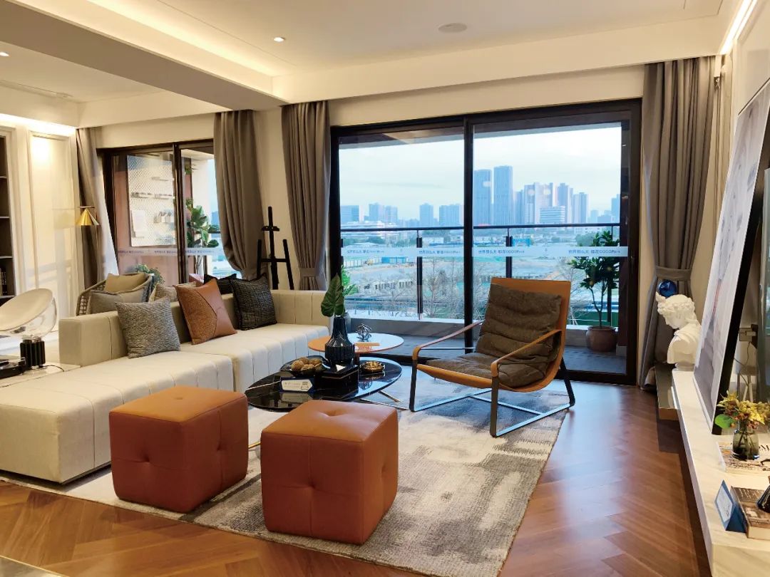 客廳安裝智能觸摸屏